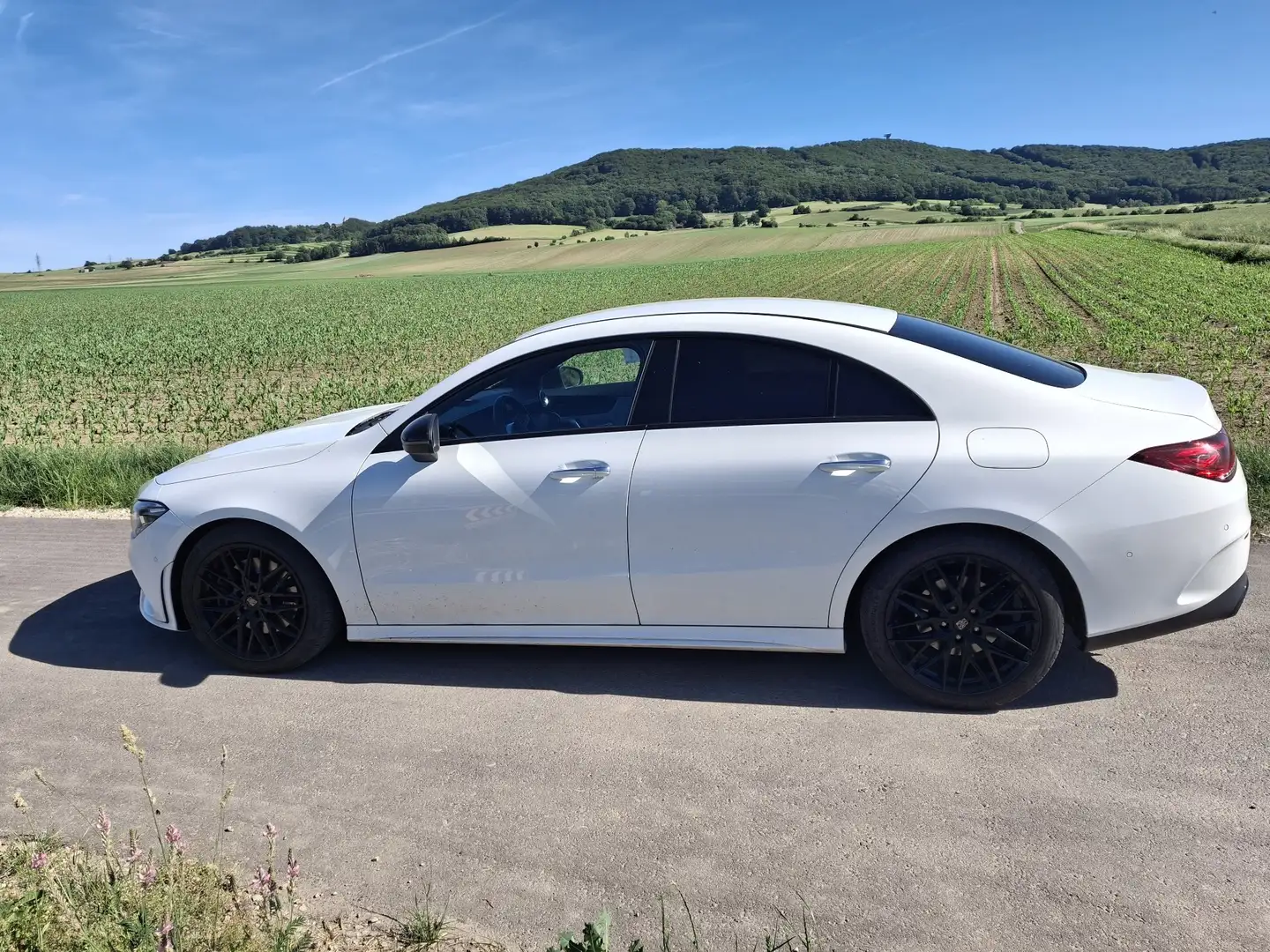 Mercedes-Benz CLA 200 AMG Line Weiß - 1