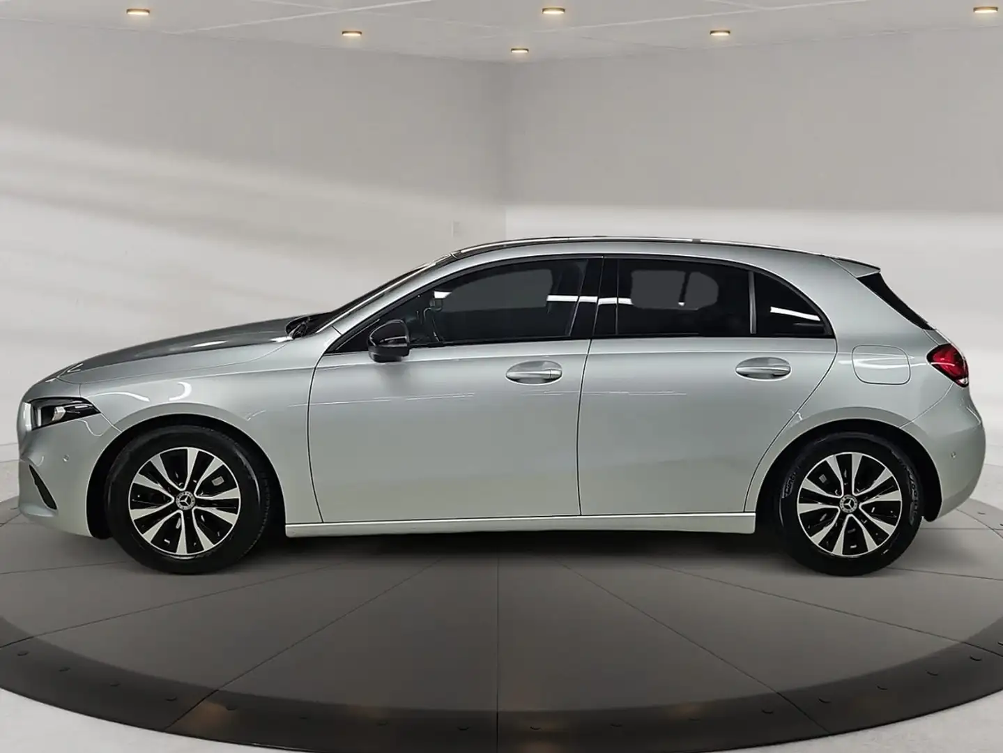 Mercedes-Benz A 180 d * VIRTUAL COCKPIT * LED *  KEYLESS-GO * KAMERA * Silber - 2