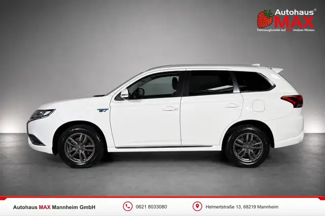 Mitsubishi Outlander view 2