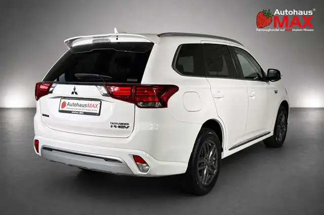 Mitsubishi Outlander view 6