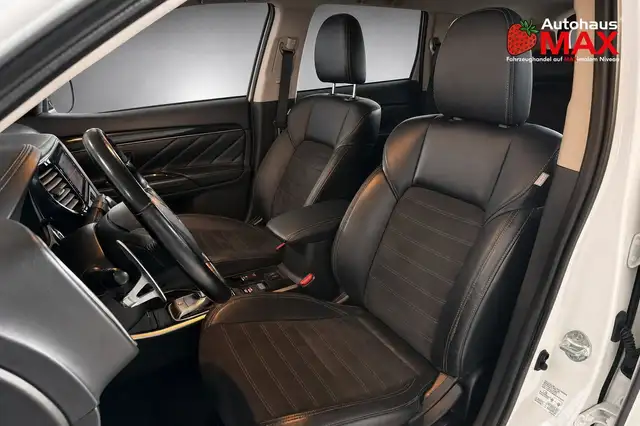 Mitsubishi Outlander view 12