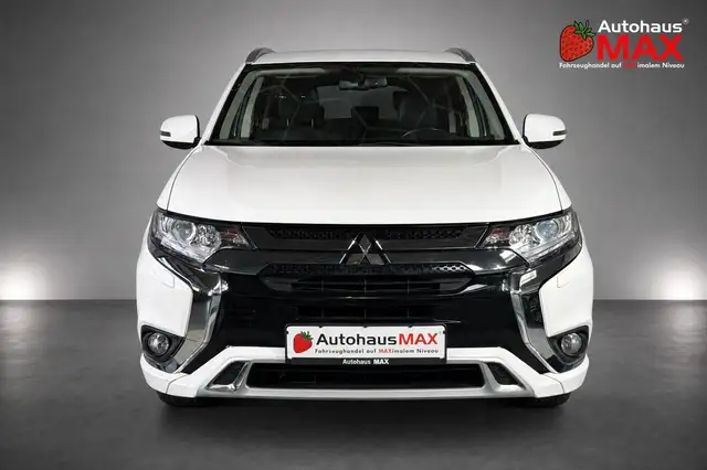 Mitsubishi Outlander view 9