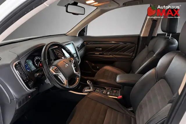 Mitsubishi Outlander view 11