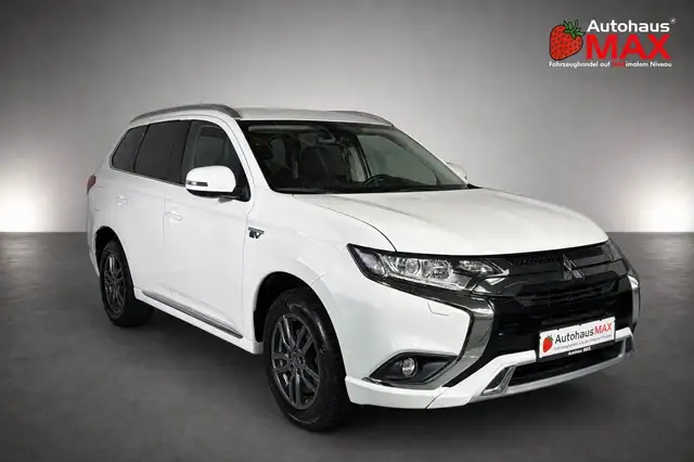 Mitsubishi Outlander view 8
