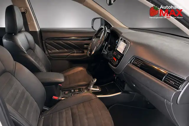 Mitsubishi Outlander view 14