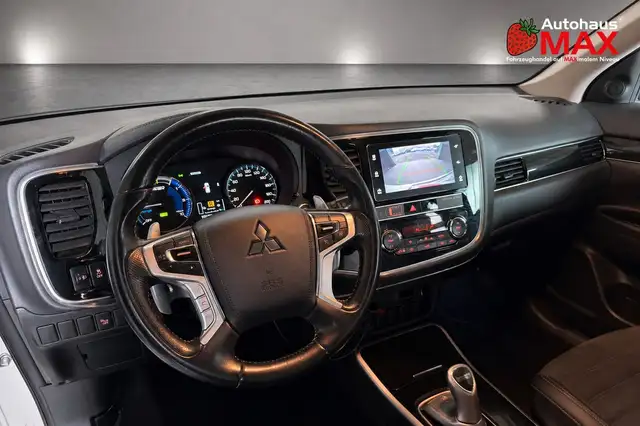 Mitsubishi Outlander view 13