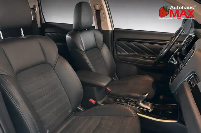 Mitsubishi Outlander view 15
