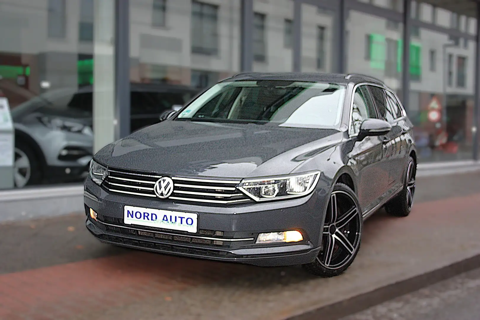 Volkswagen Passat Variant 2.0Tdi  Autom ACCTemp/Pdc/Sitzhzg Grau - 1