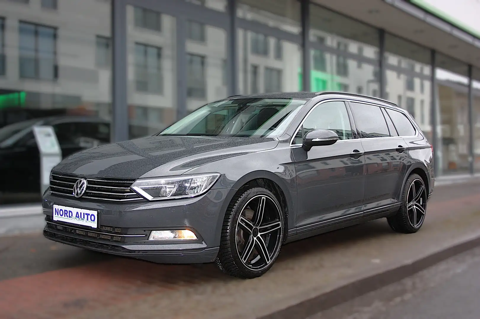Volkswagen Passat Variant 2.0Tdi  Autom ACCTemp/Pdc/Sitzhzg Grau - 2