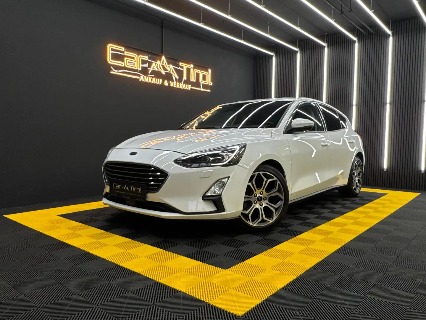 Ford Focus 1,0 EcoBoost Titanium Fehér - 1