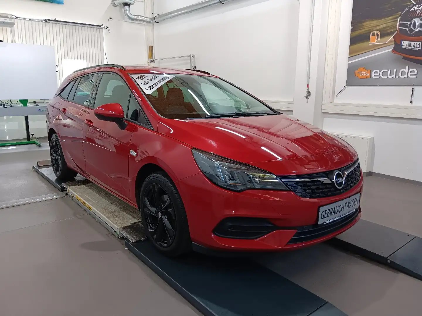 Opel Astra Sports Tourer 1.2 T Elegance Winterräder Rot - 1