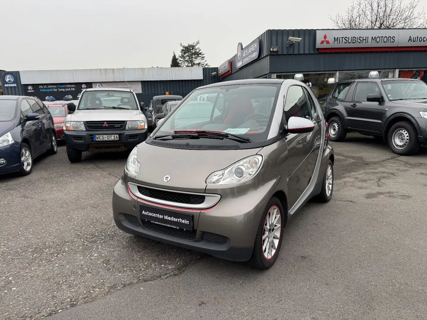 smart forTwo fortwo coupe Micro Hybrid Drive 52 kW Grau - 1