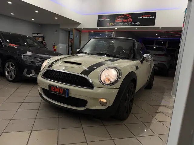 Mini Convertible view 3