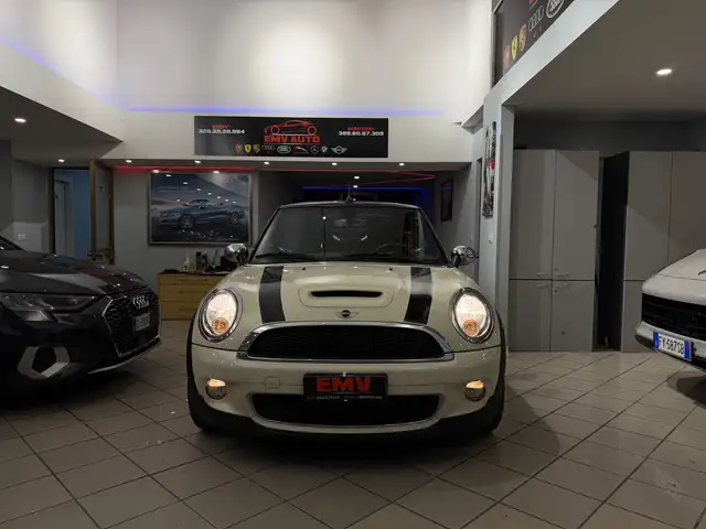 Mini Convertible view 2
