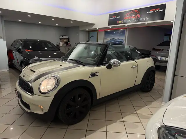 Mini Convertible view 4