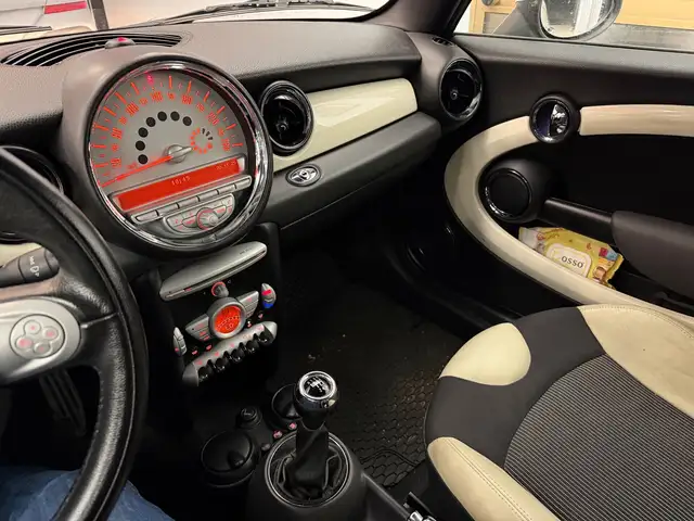 Mini Convertible view 5