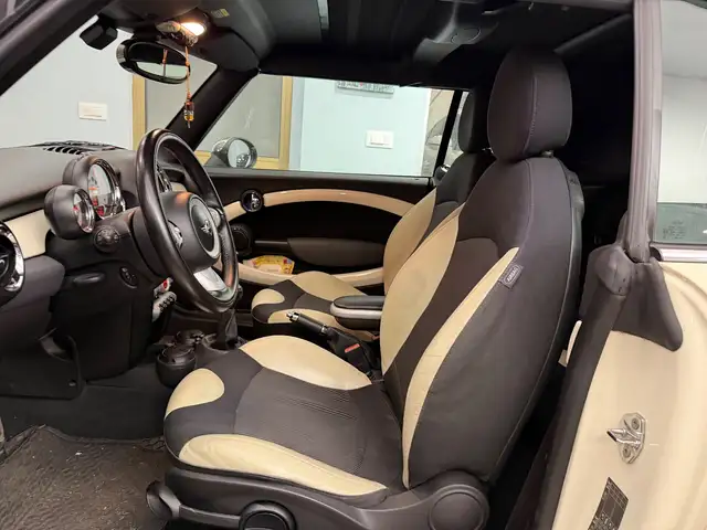 Mini Convertible view 6