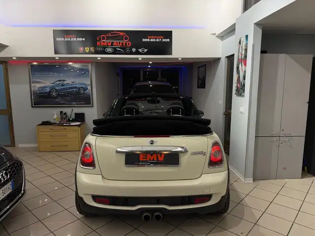Mini Convertible view 13