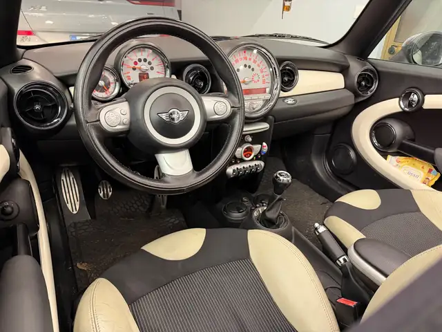 Mini Convertible view 10