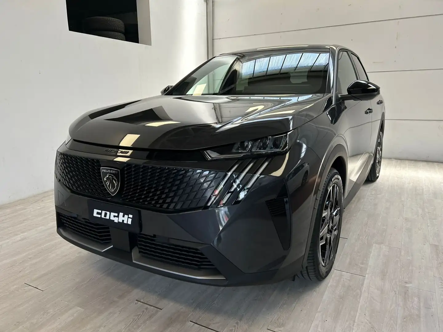 Peugeot 3008 Hybrid 145 e-DCS6 Allure Grau - 1