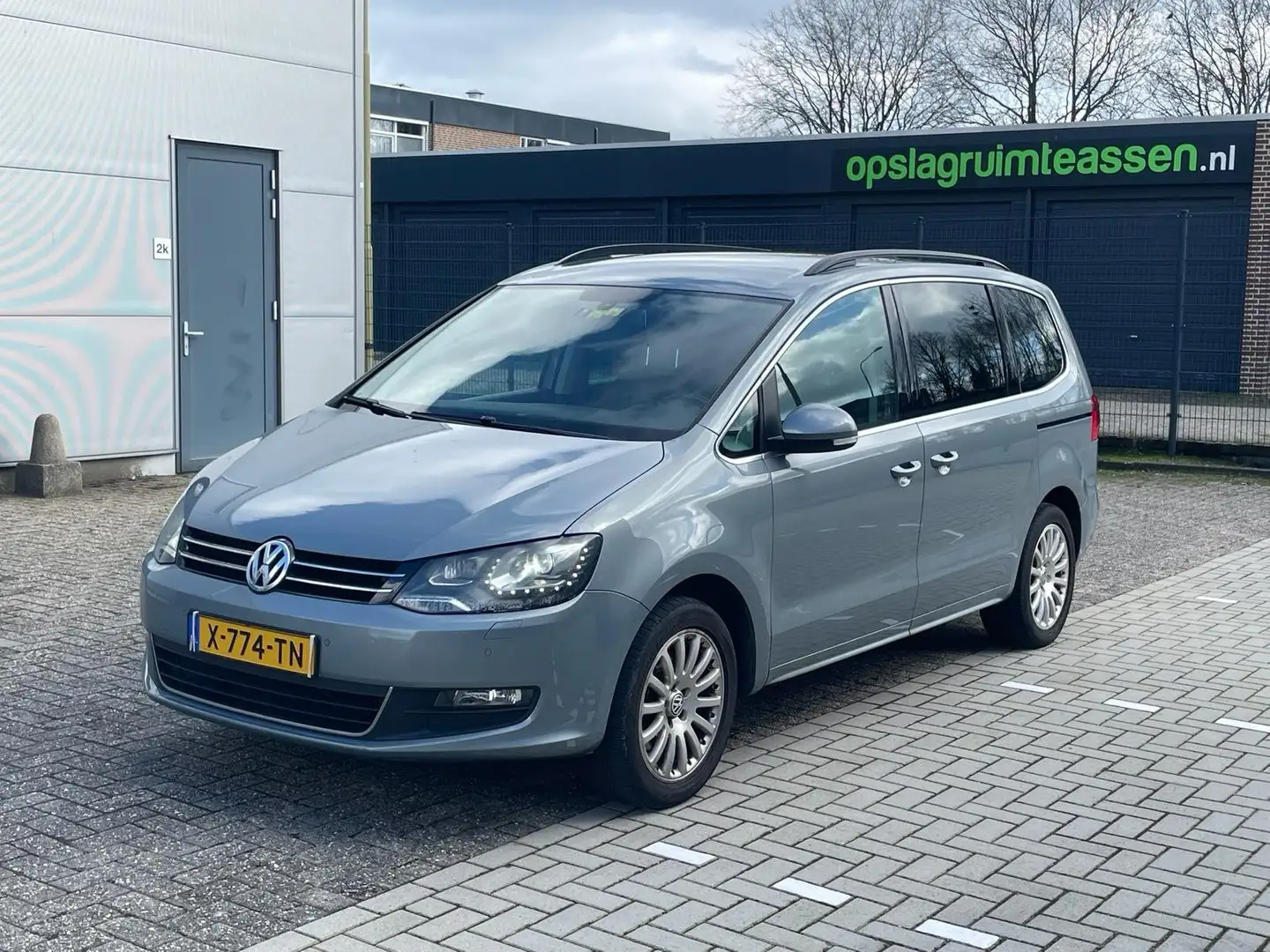 Volkswagen Sharan 1.4 TSI Highline 7p Grijs - 1