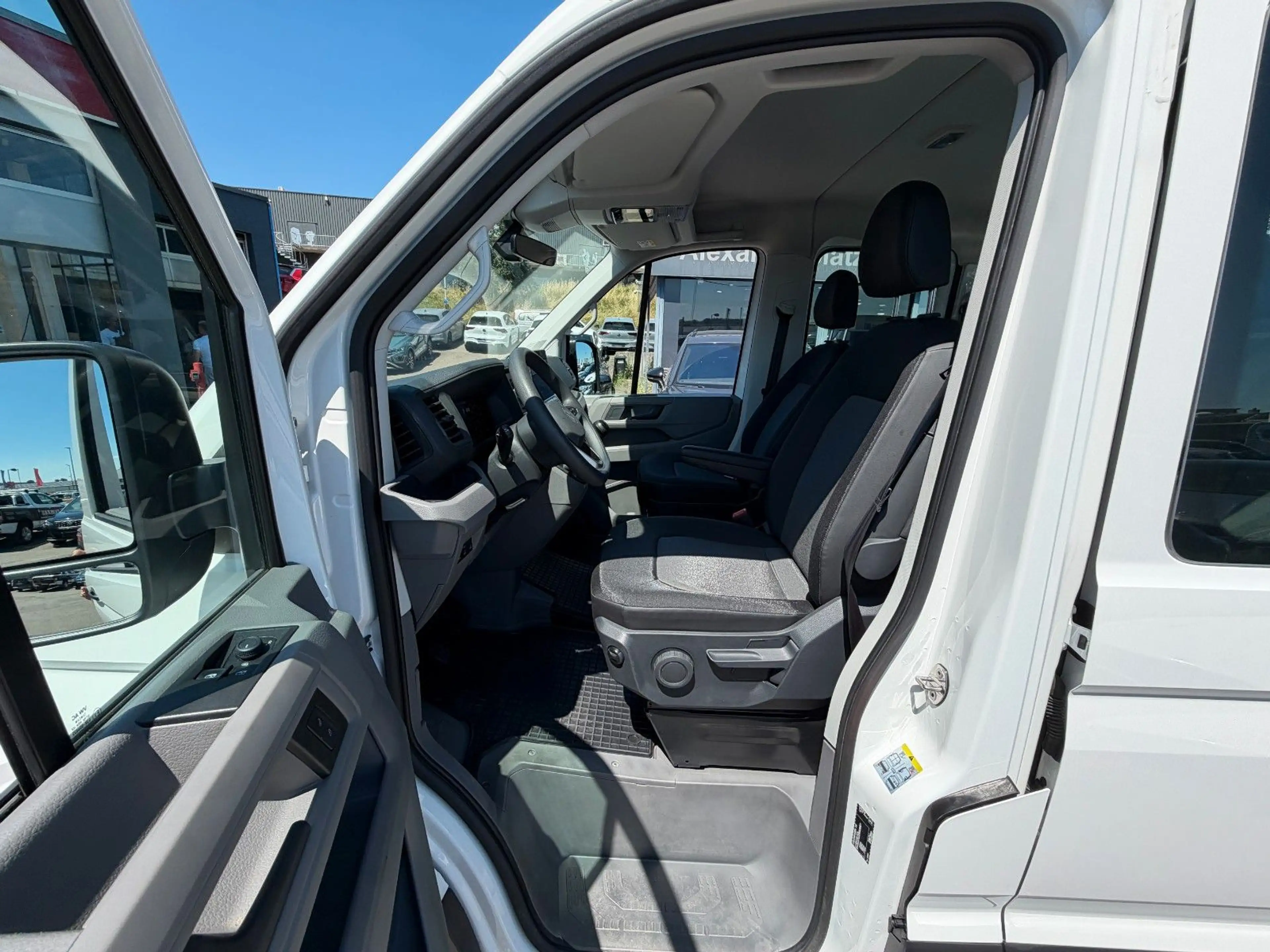 Volkswagen Crafter Pritsche 35 DOKA Mittellang*6-Sitzer — photo 9