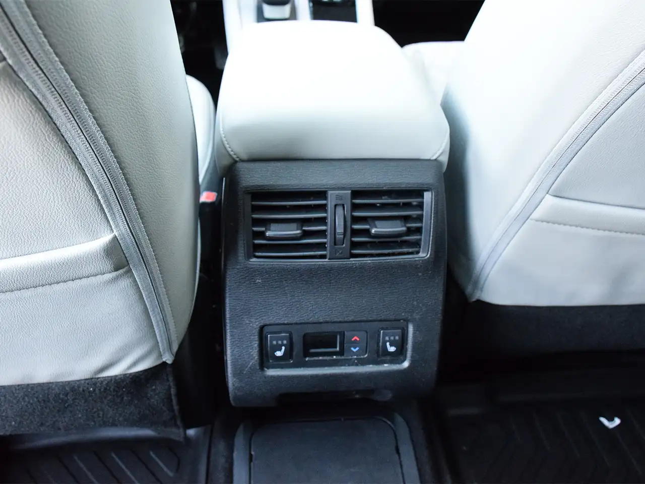 Mitsubishi Outlander снимка Mitsubishi Outlander