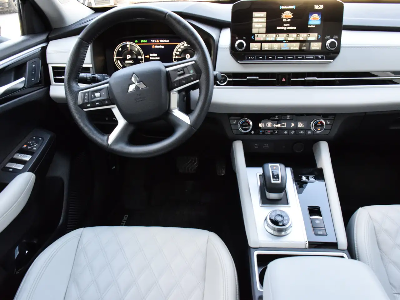 Mitsubishi Outlander снимка Mitsubishi Outlander