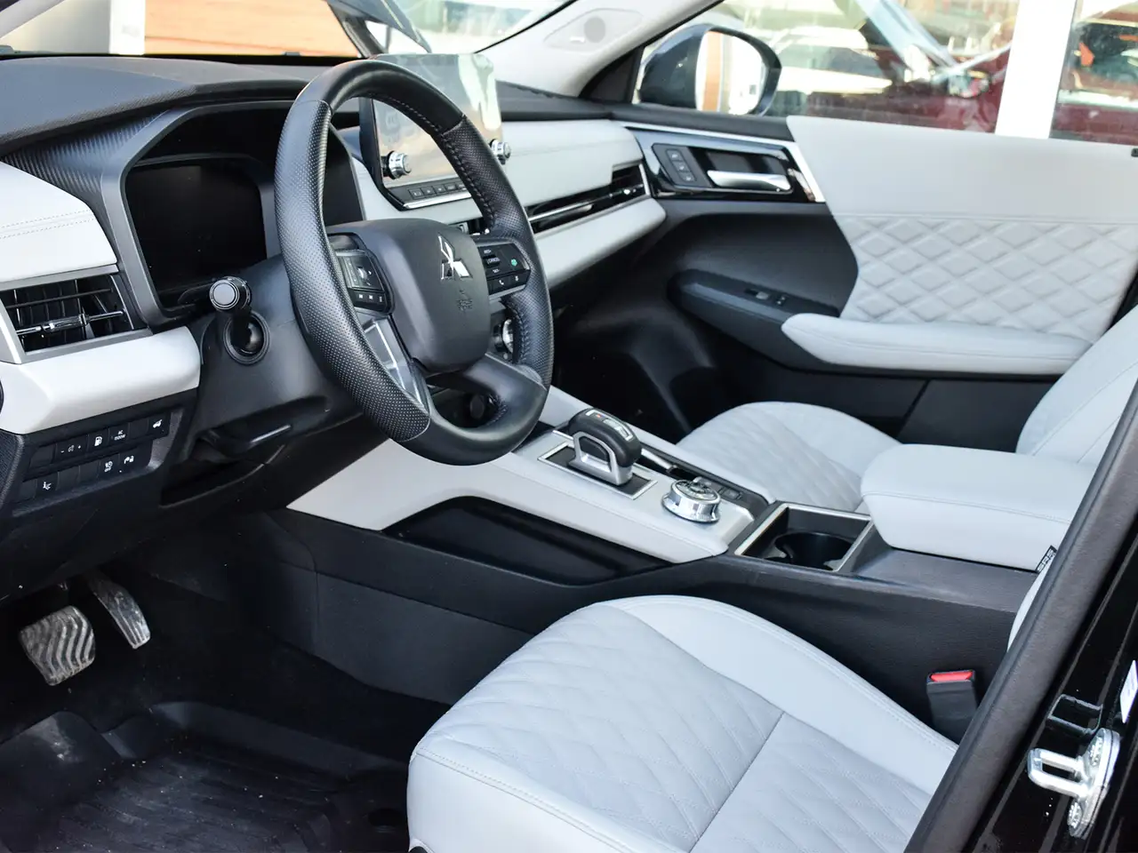 Mitsubishi Outlander снимка Mitsubishi Outlander