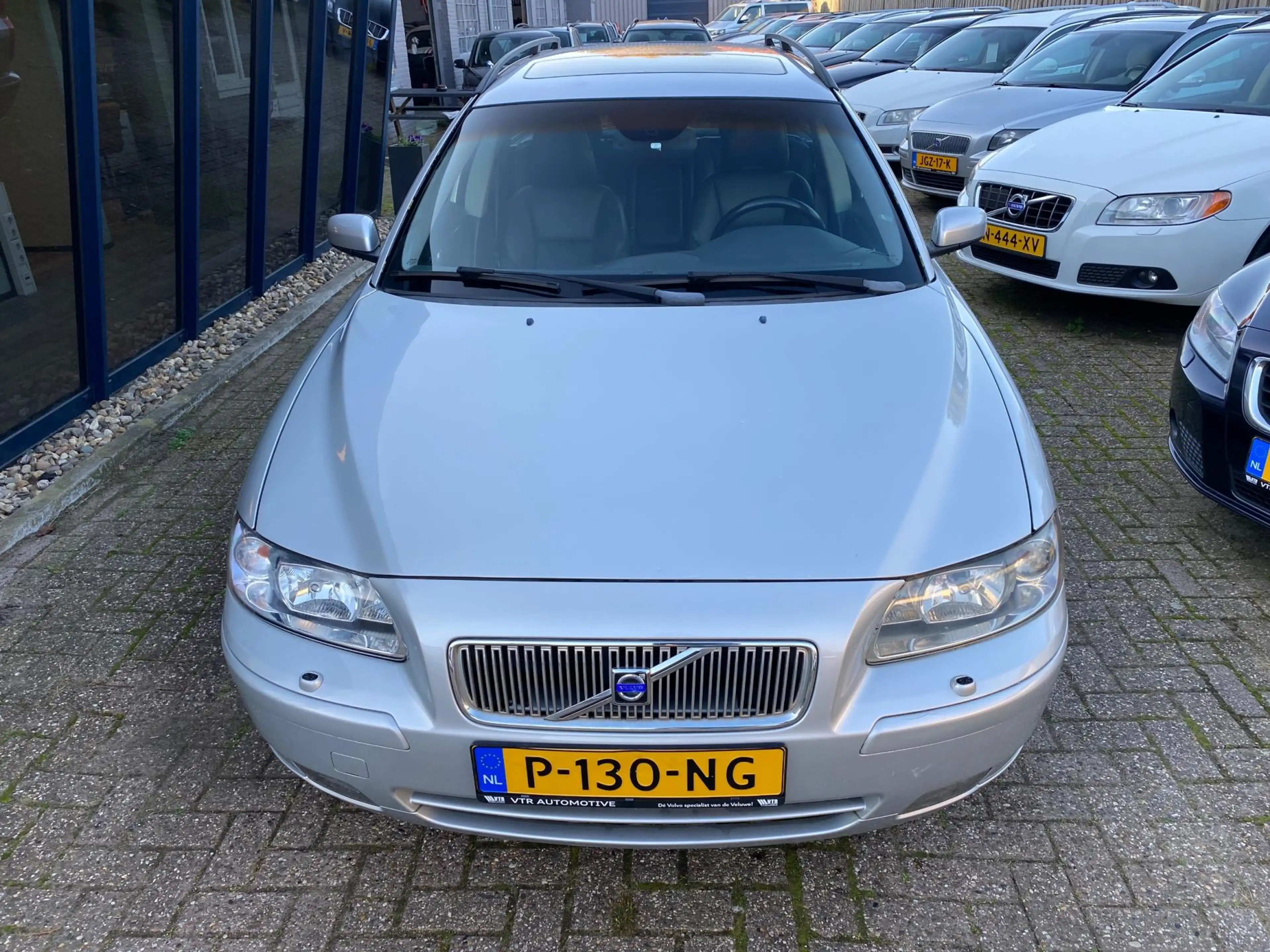Volvo V70 2.4 Momentum LEER / SUNROOF / PDC / TREKHAAK — photo 7