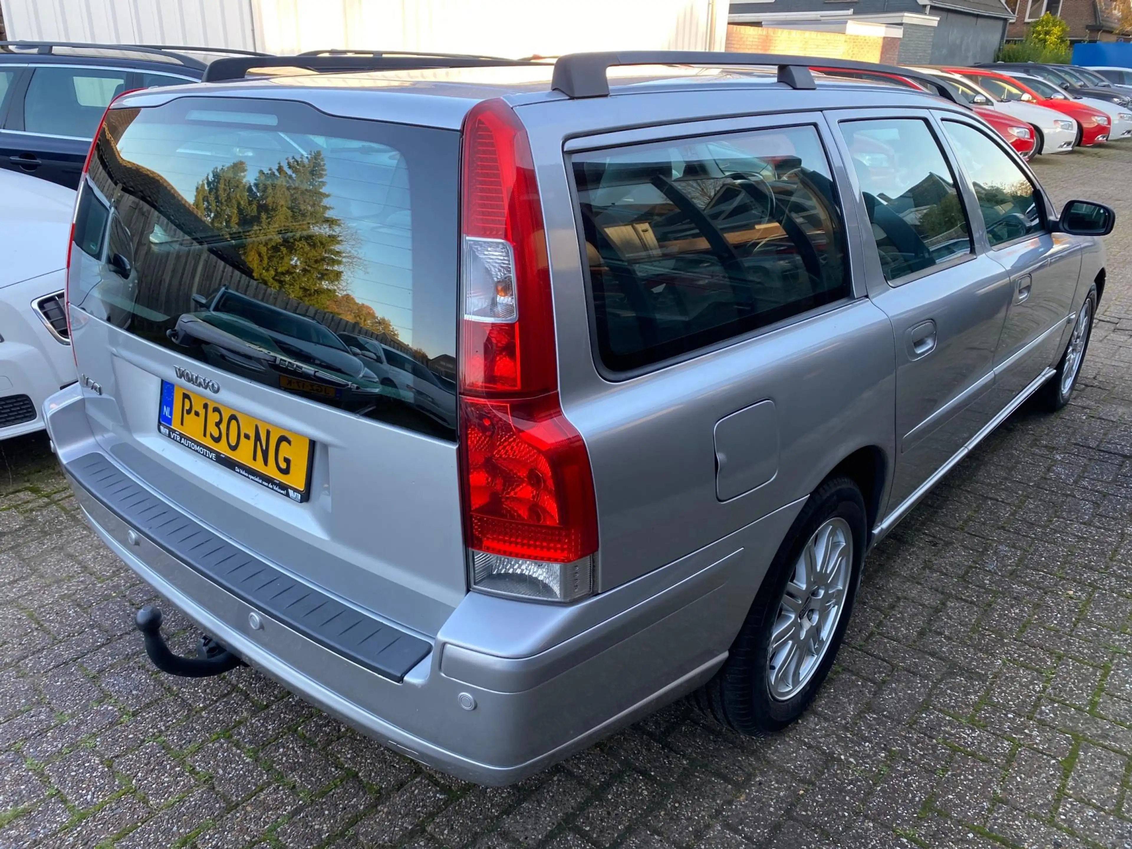 Volvo V70 2.4 Momentum LEER / SUNROOF / PDC / TREKHAAK — photo 4
