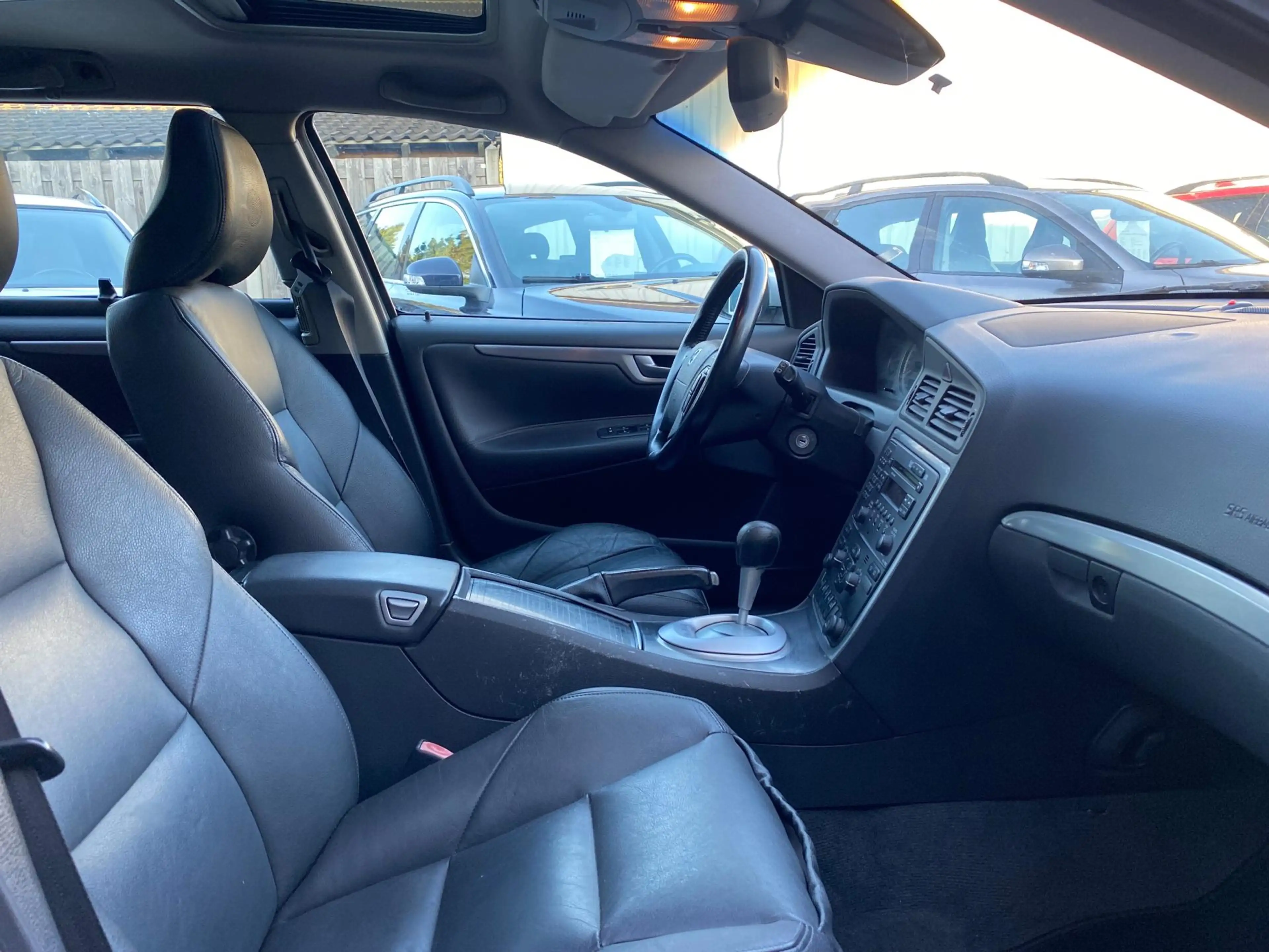 Volvo V70 2.4 Momentum LEER / SUNROOF / PDC / TREKHAAK — photo 10