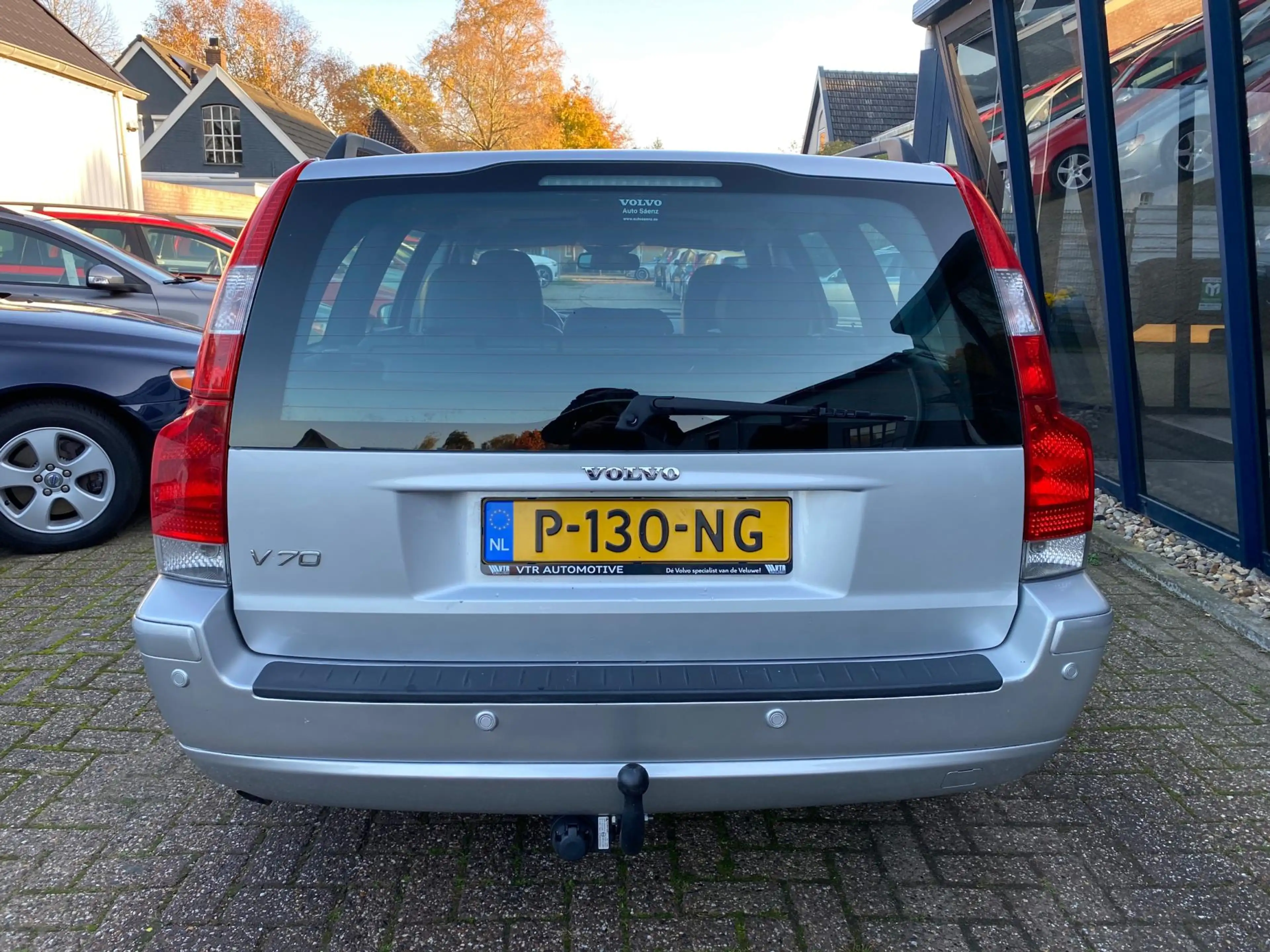 Volvo V70 2.4 Momentum LEER / SUNROOF / PDC / TREKHAAK — photo 3
