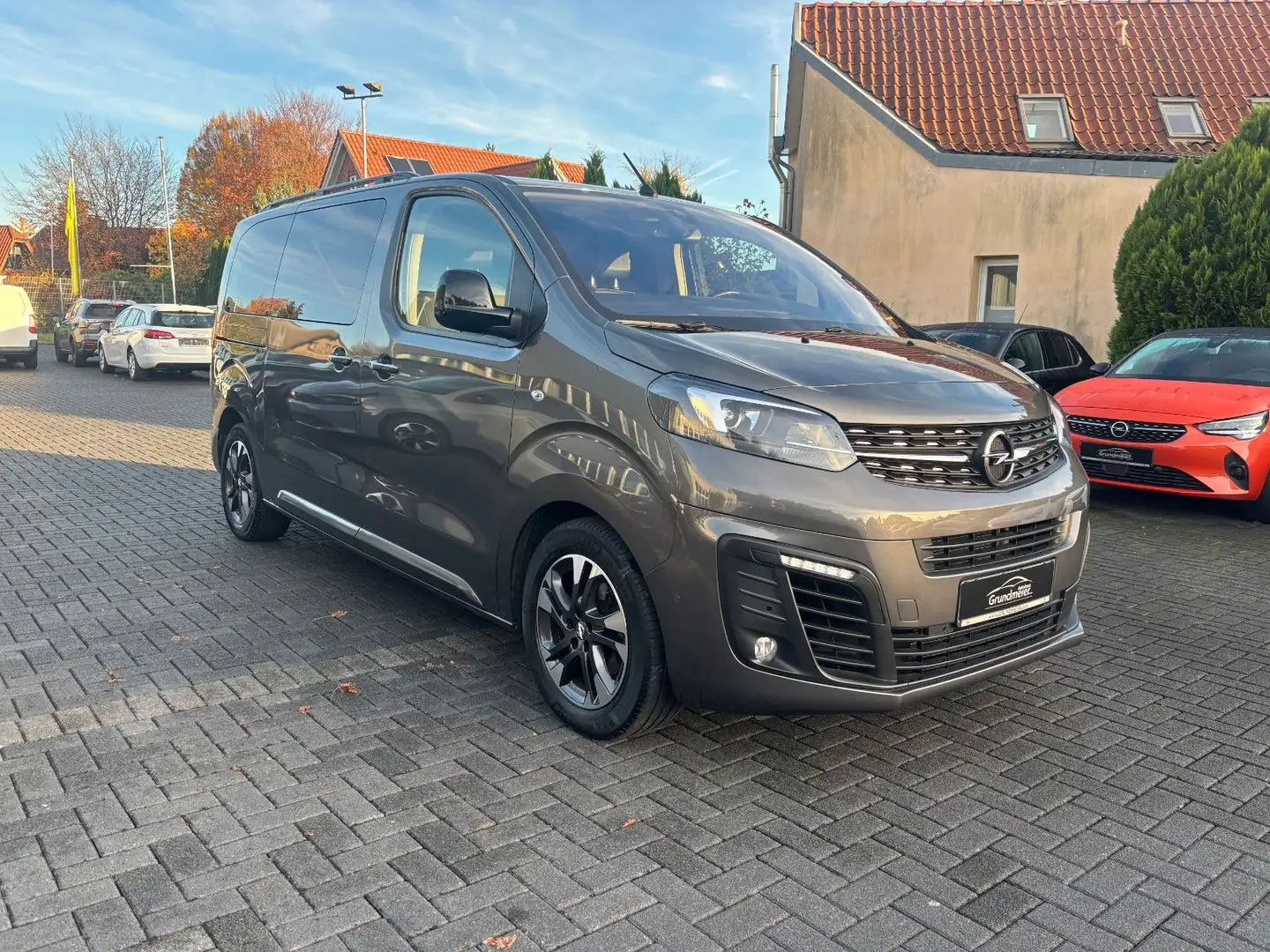 Opel Zafira Life Tourer M/Navi/Kamera/Xenon Grijs - 2