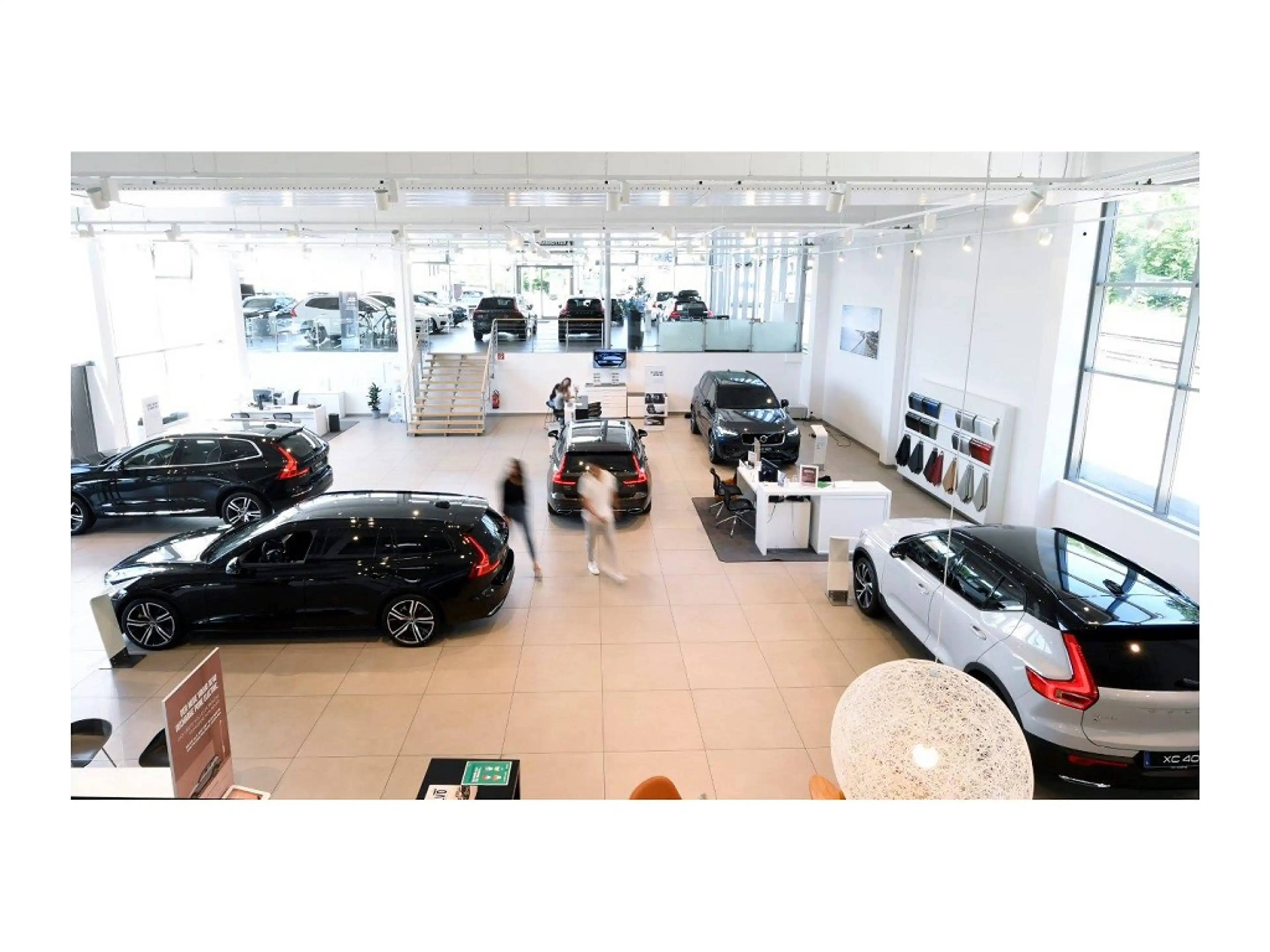 Volvo XC40 T4 Hybrid Inscription BLIS/360/Pano/H&KSound — photo 5