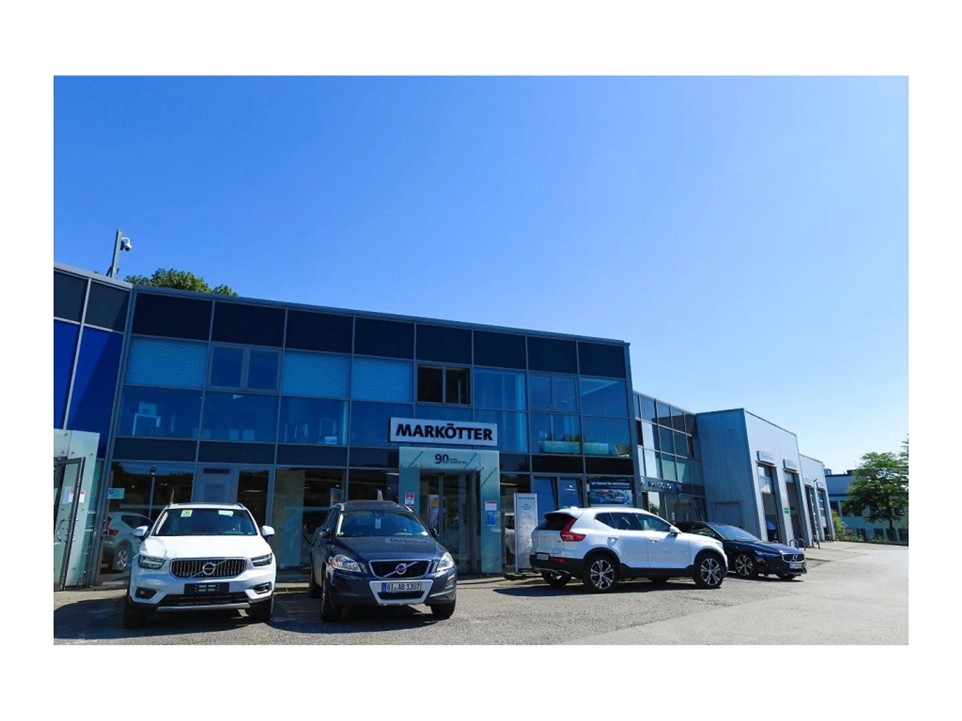 Volvo XC40 T4 Hybrid Inscription BLIS/360/Pano/H&KSound — photo 4