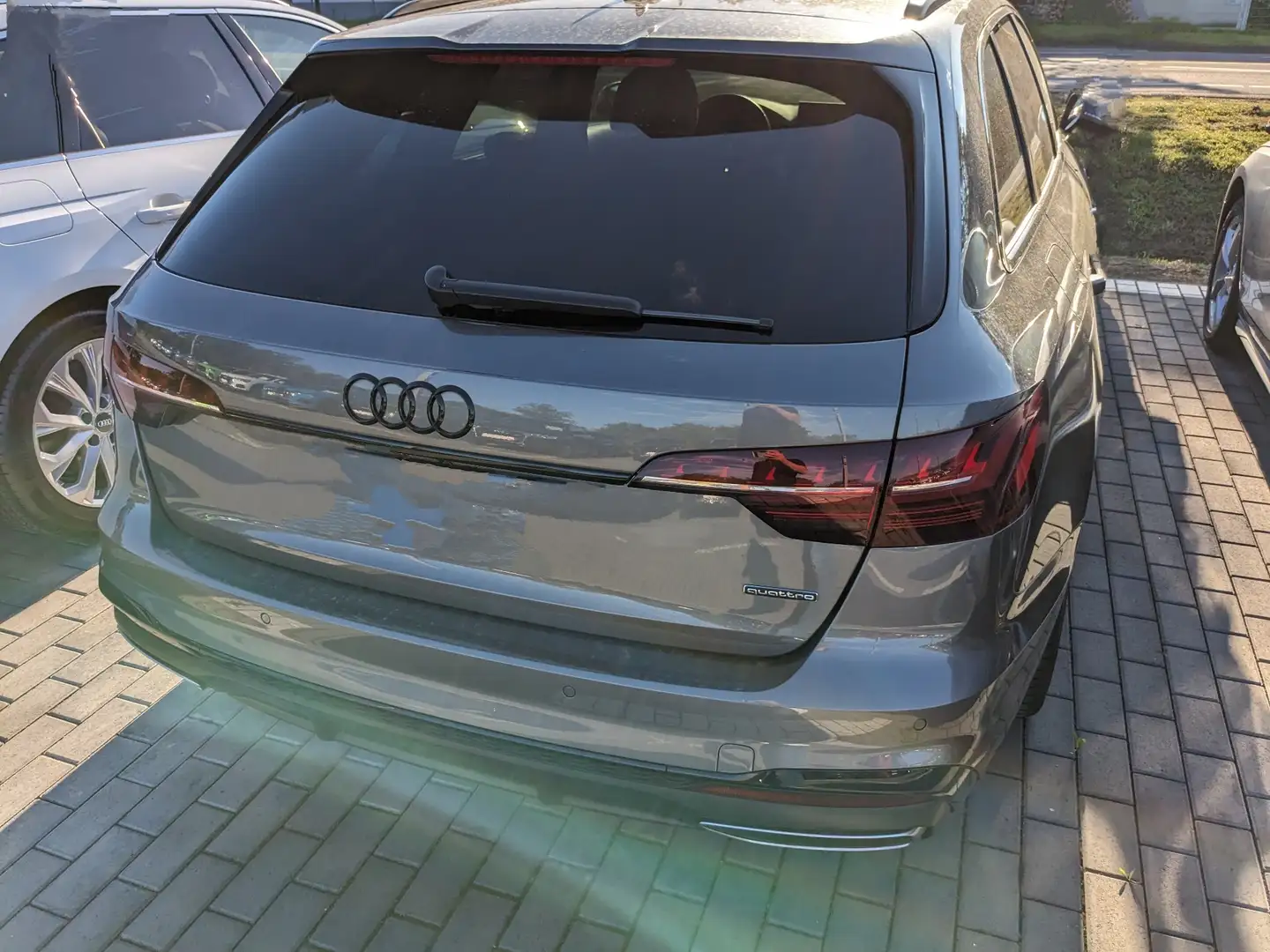 Audi A4 Avant 40 TDI quattro S tronic edition one Grau - 2