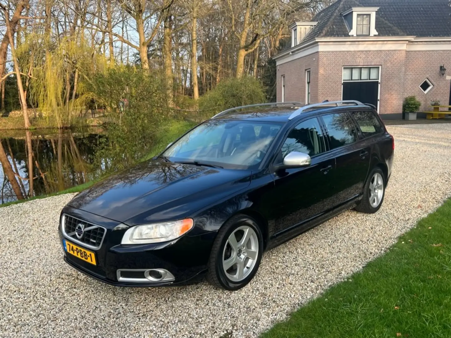 Volvo V70 2.0T R EDITION 203pk aut. NL-auto 2e eig. #BEAUTY Fekete - 1