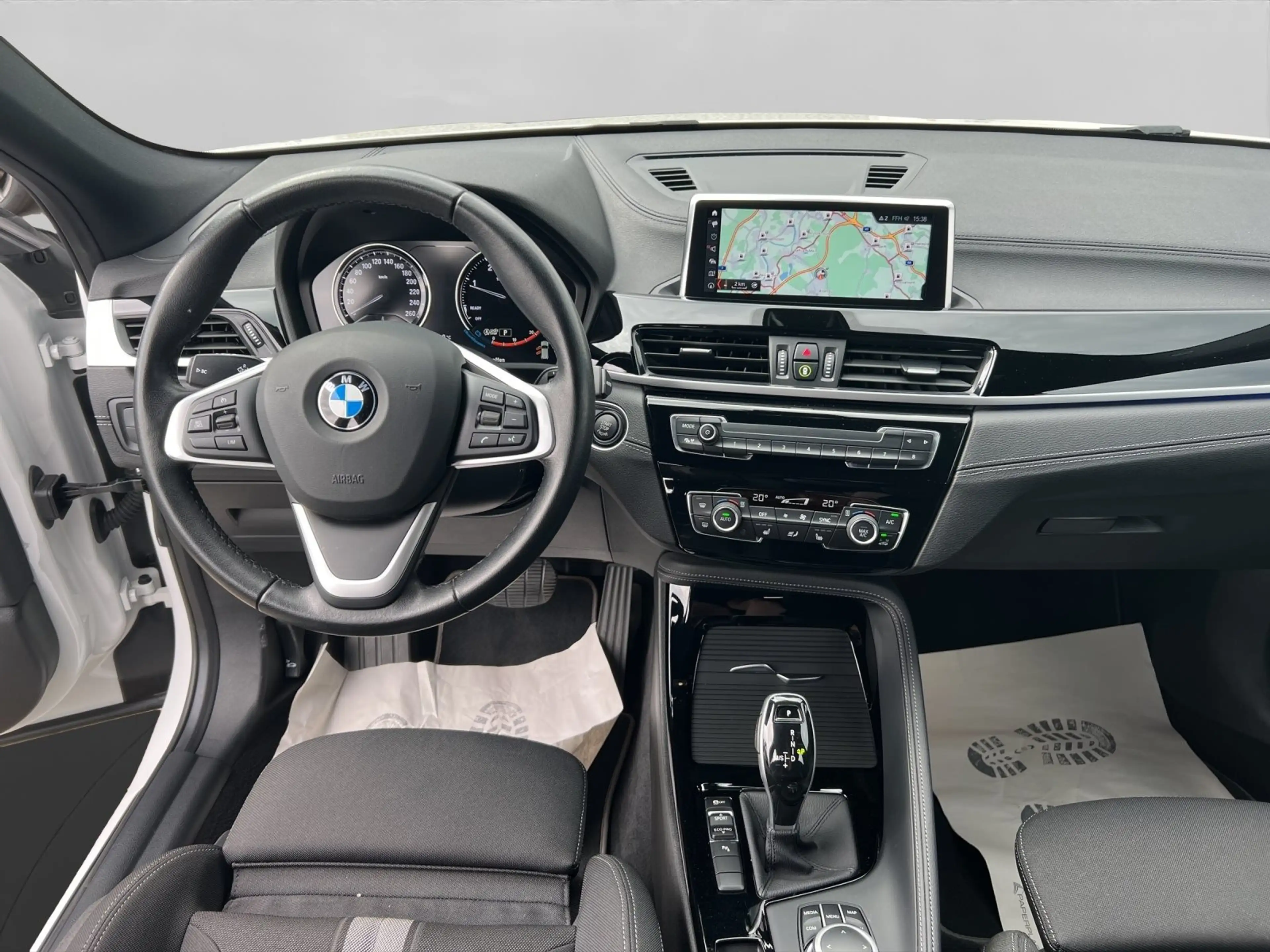 BMW X2 sDrive18d Navi Tempomat AHK — photo 9
