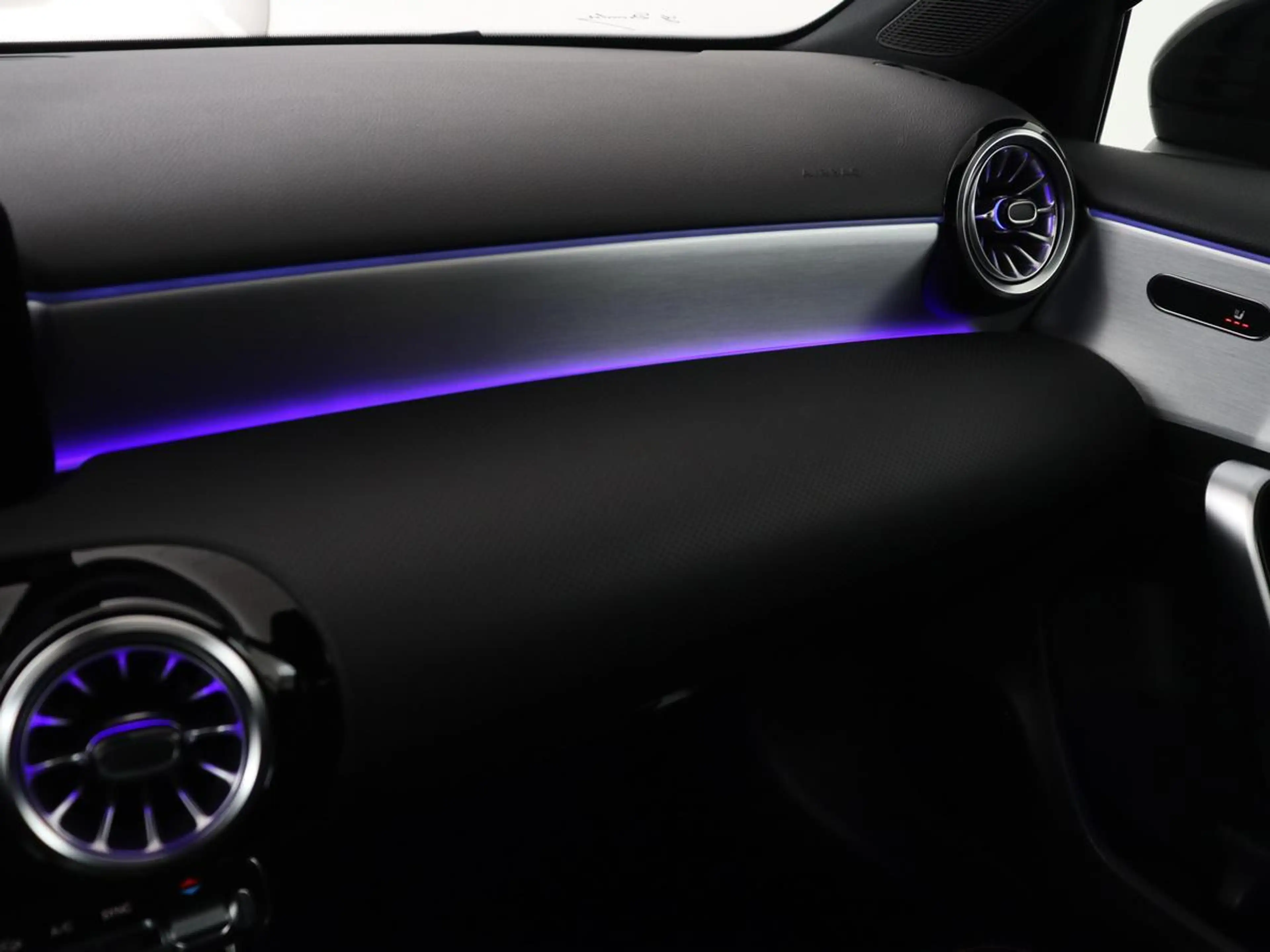 Mercedes-Benz A 200 Business Solution AMG | Trekhaak | Pano. Dak | Cam — photo 26