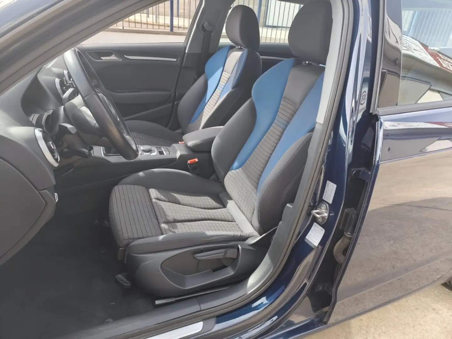 Audi A3 Sportback 2.0TDI Sport Edition 110kW Azul - 2
