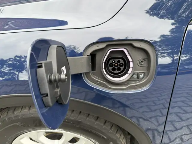 Ford Kuga view 3