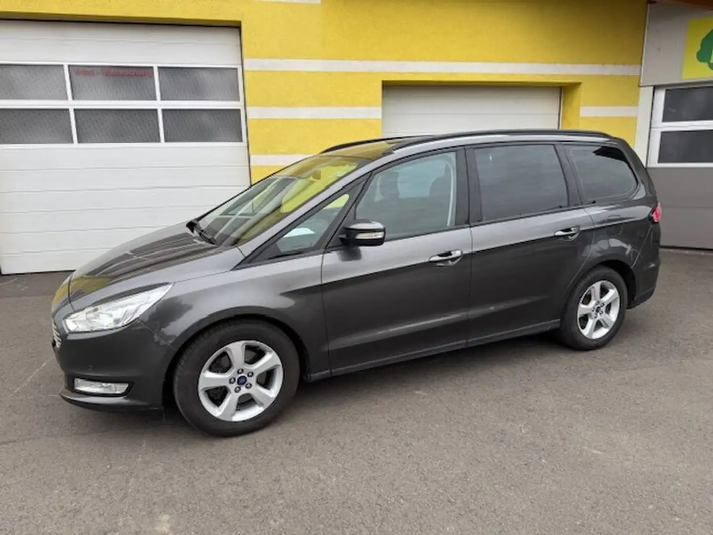 Ford Galaxy 2.0TDCi AWD - Allrad - AHV !! TOP! Gris - 2