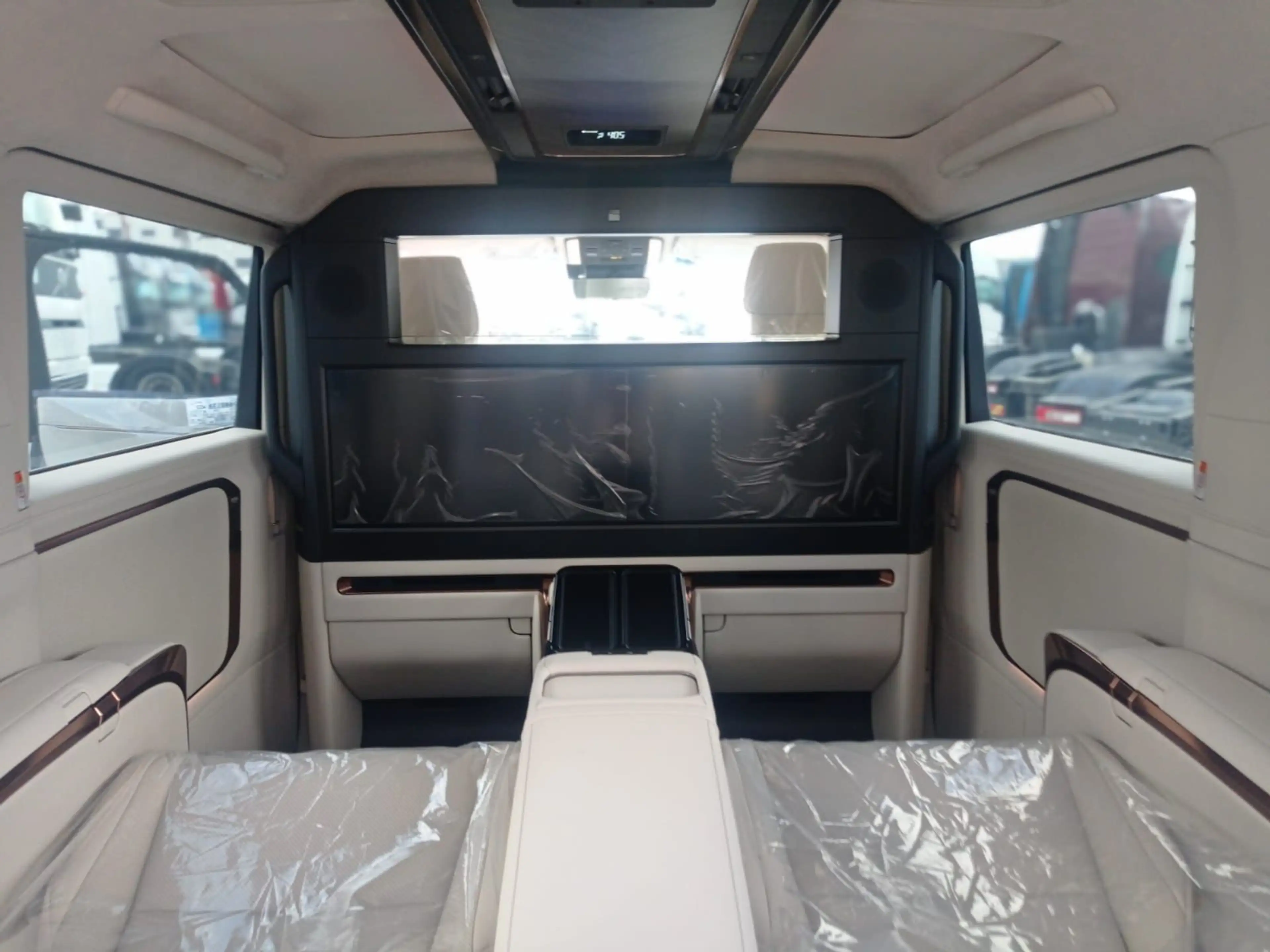 Lexus LM 350H AWD LUXURY 4 SEAT MY26 T1 STOCK — photo 10