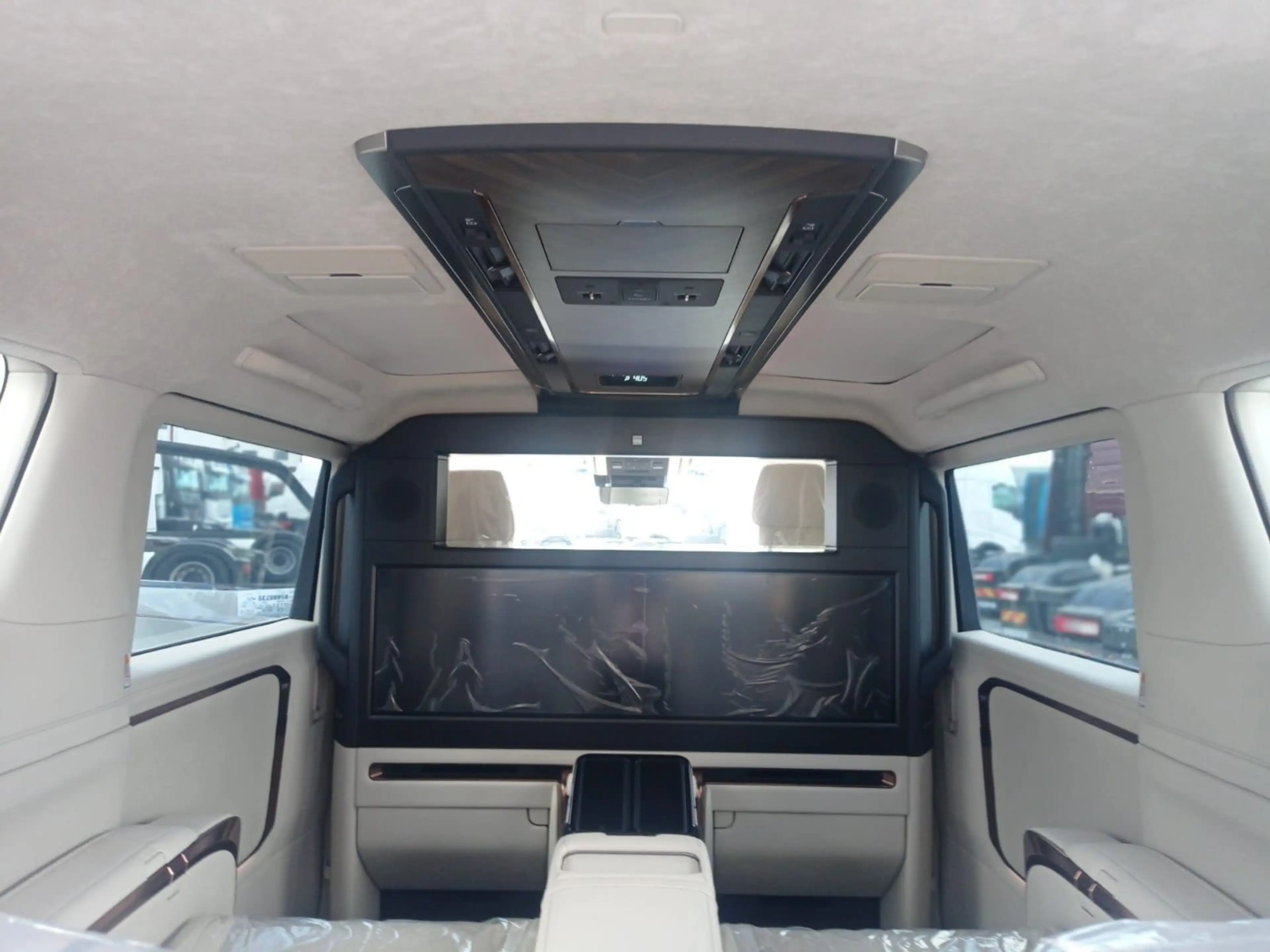 Lexus LM 350H AWD LUXURY 4 SEAT MY26 T1 STOCK — photo 8