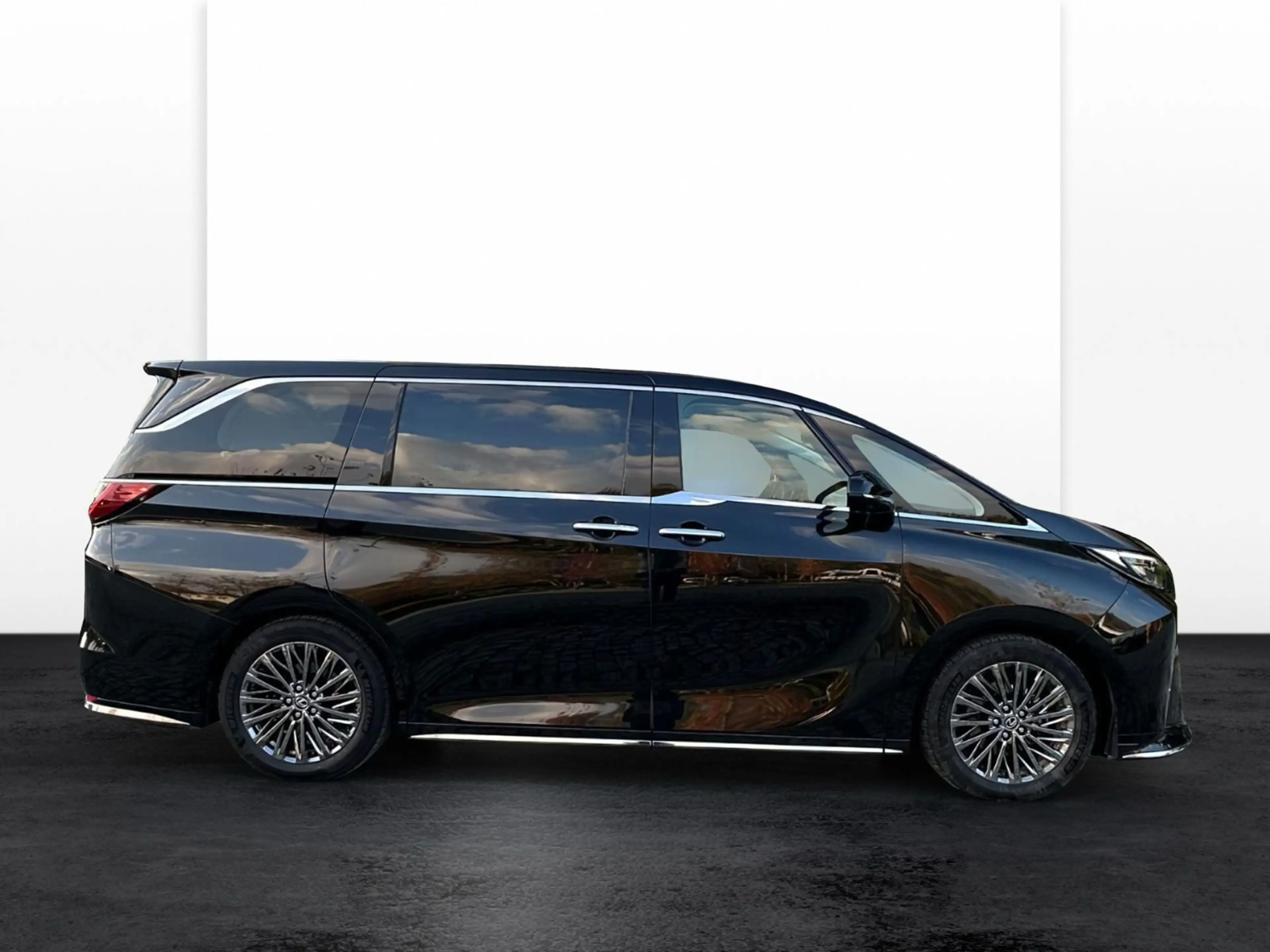 Lexus LM 350H AWD LUXURY 4 SEAT MY26 T1 STOCK — photo 3
