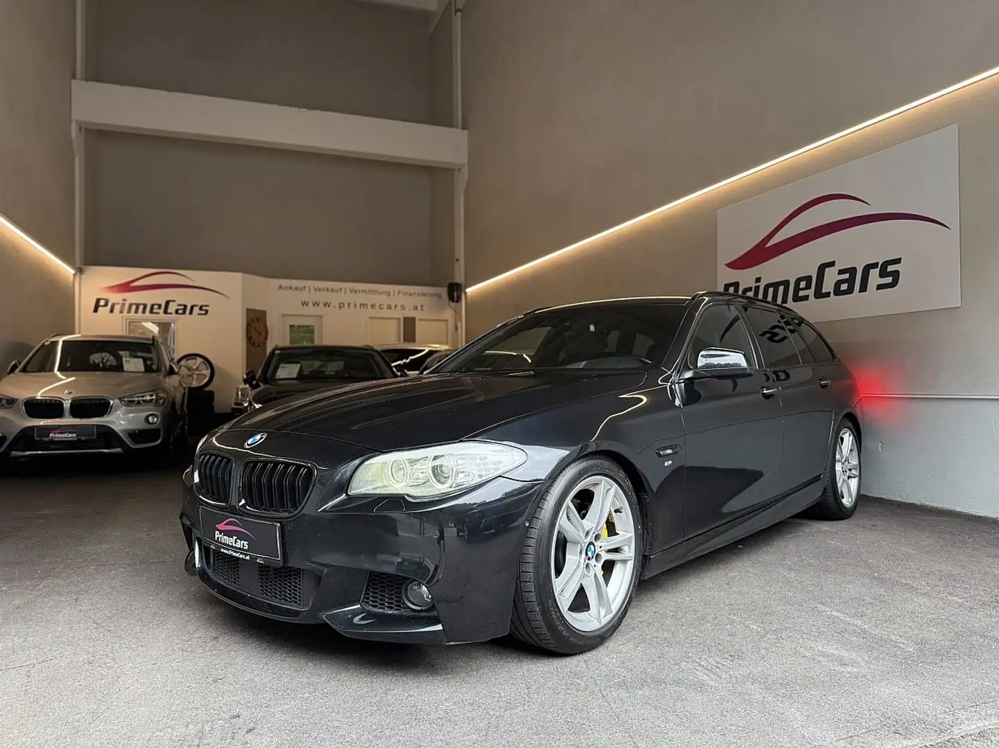 BMW 530 d xDrive Touring Ö-Paket Aut./M-PAKET/HEAD-UP/K... Schwarz - 1