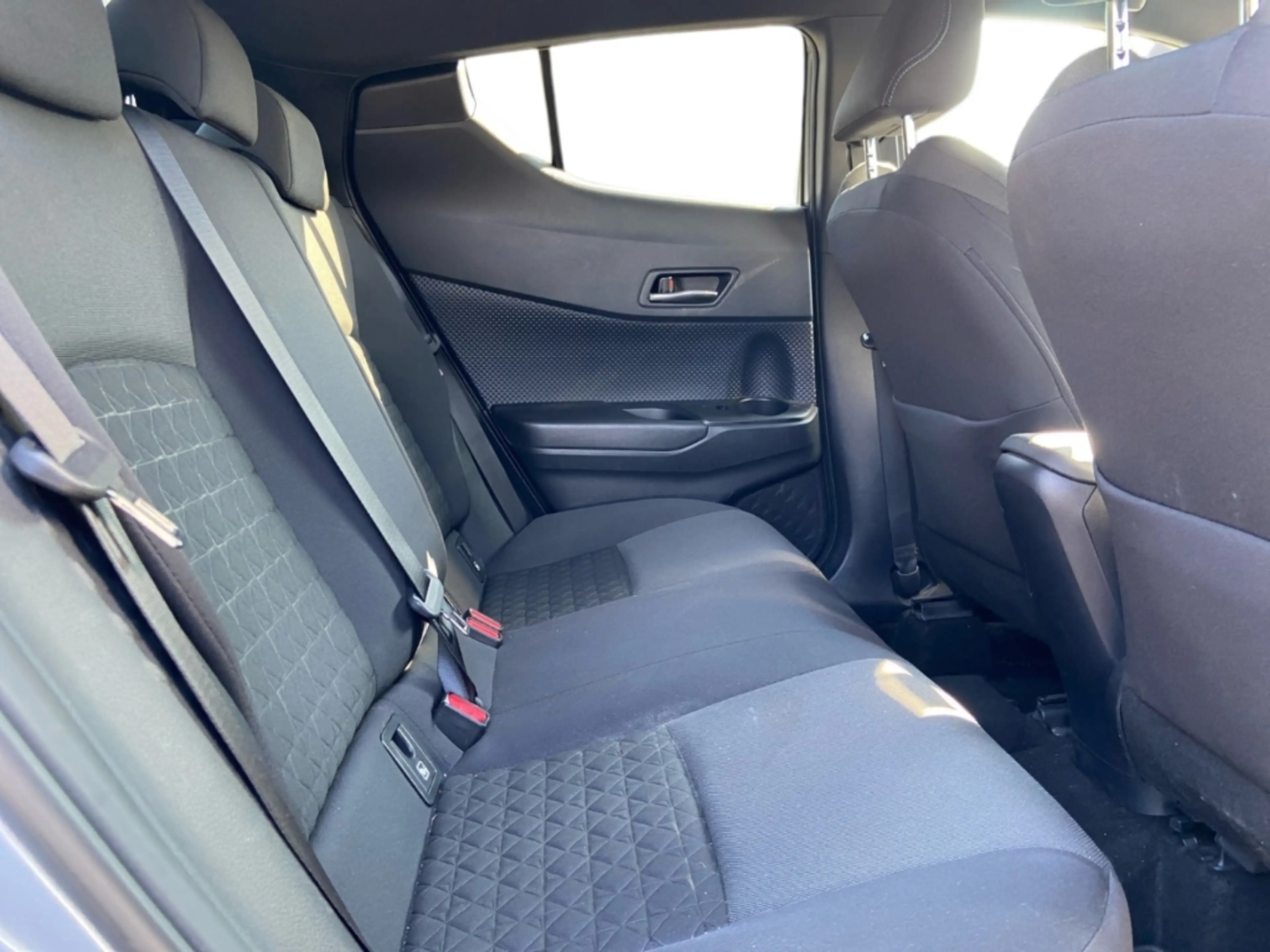 Toyota C-HR 1.8 Hybrid Team D *LED*ACC*CAM*SHZ*SmartKey* — photo 14