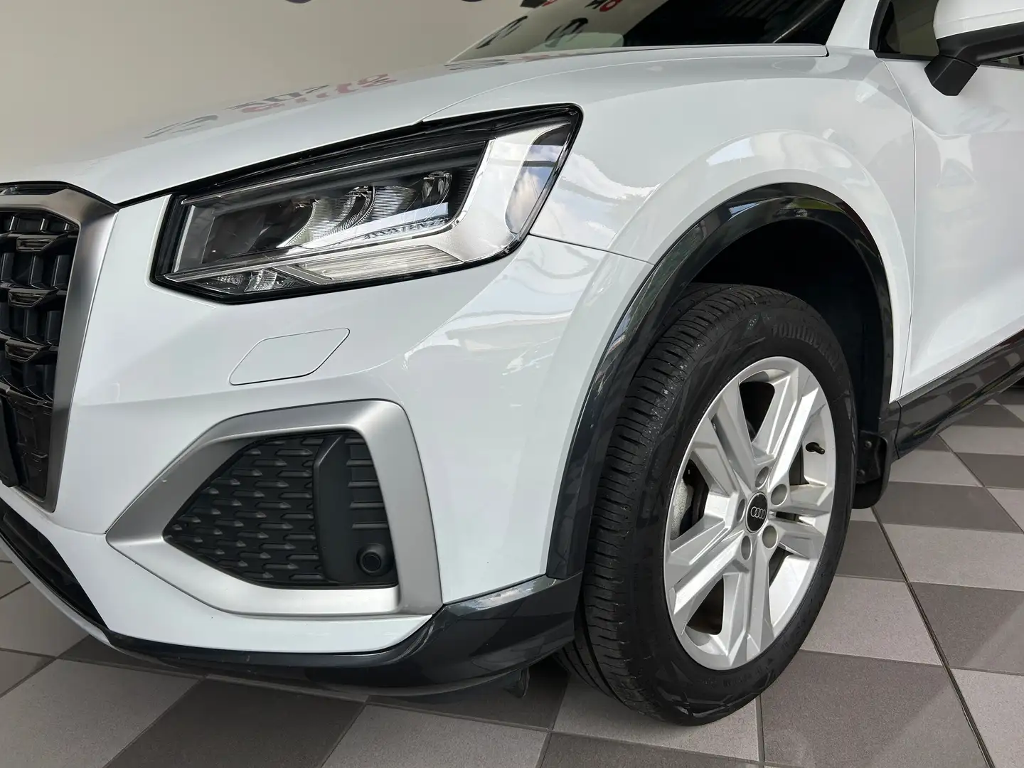 Audi Q2 35 1.5 tfsi Business Advanced s-tronic Blanc - 2