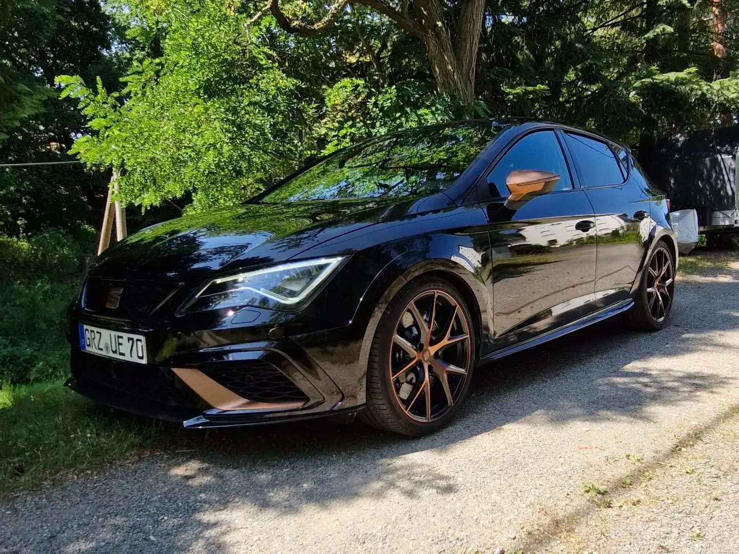 SEAT Leon Cupra R Schwarz - 1